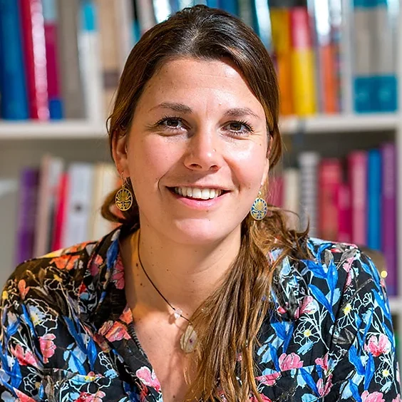 Charlotte Simons fasilitator psilocybanseremoni